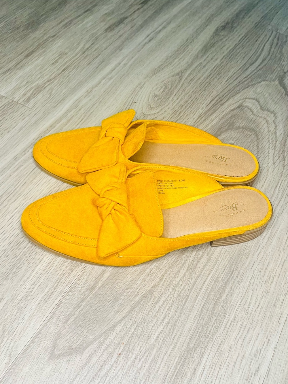 Women’s Mustard Yellow Bow SlipOn Mules Suede GH Bass & Co Sandal Ebbie Sz 8.5M - Picture 2 of 9